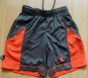 Shorts dunkelgrau-orange Gr. 104-110 DRI-FIT Bild 1