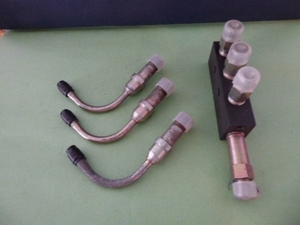 Mercedes 220 SE Einspritzdüse 0437500003 Mengenteiler 0437500900