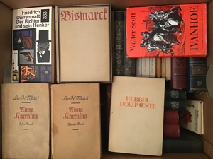 Konvolut alte gebundene Bücher 40 Stk. Tolstoi Böll Kästner 23 KG Bild 1