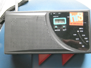 HR3 - KULT-MINI-RADIO - 14x7x4cm mit UKW-Empfang 88-108 MHz.und mit Kopfhörer-Anschluss Bild 3