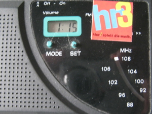 HR3 - KULT-MINI-RADIO - 14x7x4cm mit UKW-Empfang 88-108 MHz.und mit Kopfhörer-Anschluss Bild 1