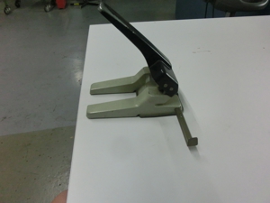 Leitz Locher 5180 mit Feststeller und Metallschiene XL Registraturlocher Bild 4