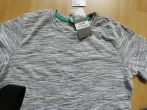T-Shirt Gr. 158/164 grau-meliert mit Emblem - NEU Bild 3