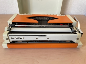 Olympia Traveller de Luxe Schreibmaschine mit Koffer. Adler Schreibmaschine Bild 2