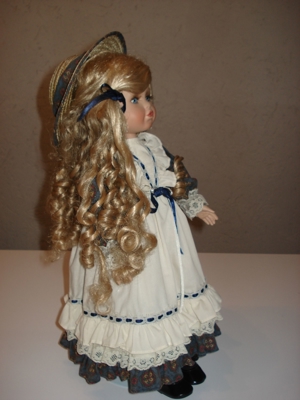 Alte Deko Sammlerpuppe Mädchen mit Puppenstände 40cm Bild 5
