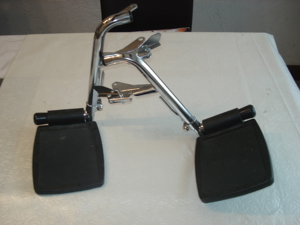 2 Armlehnen und 2 Fußstützen für Rollstuhl, Klostuhl. Bild 5