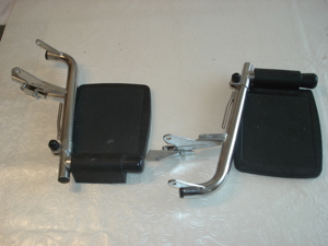 2 Armlehnen und 2 Fußstützen für Rollstuhl, Klostuhl. Bild 6
