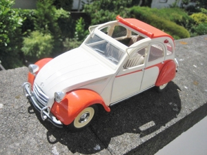 1: 17   1: 18 Modellautos Oldie--9 x 2 CV Citroen     und 1 x DS 19 Rally siehe die Fotos