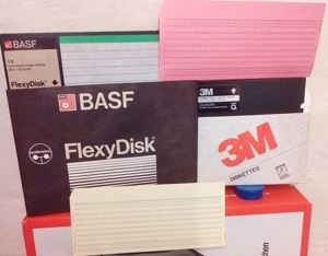 Datenträger-Set bestehend aus Disketten und Lochkarten "Rarität" Bild 2