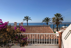 Spanien - Andalusien - zweigeschossiges Haus mit Terrasse direkt am Meer, mit Einliegerwohnung Bild 1