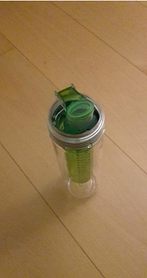 Trinkflasche mit integriertem Wasserfilter Bild 1