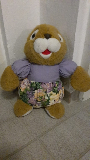 Biber mit Bluse und Hose. Stehend ca 30cm