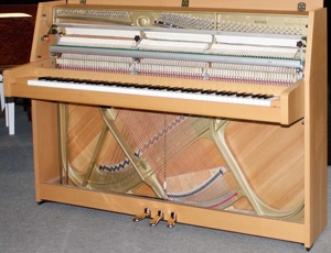Klavier Yamaha B1, 109 cm, Buche satiniert, Baujahr 2008, 5 Jahre Garantie Bild 6