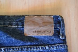 Verkaufe Jeans Aéropostale, Modell Rivington Skinny, Gr. 36x32, Farbe dark-blue mit Löchern Bild 4