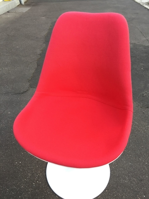 "Eero Saarinen" Tulip Chair, rot mit weißem Fuß Bild 4