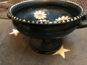 Getöpferte Schale mit Margariten Bild 2