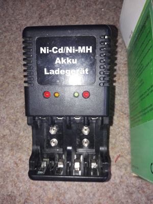 Ni-MH/Ni-Cd Schnell-Ladegerät m. automatischer Vorentladung, Bild 2