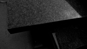 3-teilige Granitplatte / Grababdeckplatten schwarz poliert Bild 1