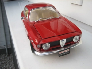 1 18 Modellauto 4 verschiedene Alfa Romeo Spider siehe dazu die Fotos