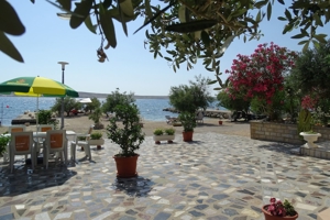 Direkt am Meer - Ferienwohnung Kroatien Urlaub  Adria Insel Strand Bild 2