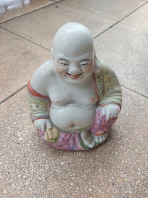 Buddha aus Porzelan Bild 1