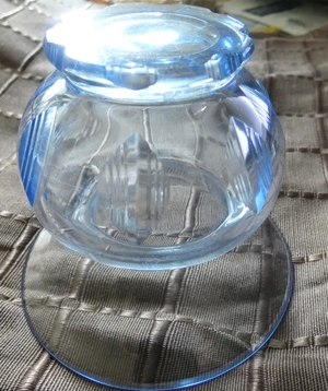 Glasväschen bleu / eingeschliffene Ornamente / ca. 70 Jahre alt Bild 4