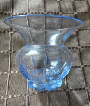 Glasväschen bleu / eingeschliffene Ornamente / ca. 70 Jahre alt Bild 2