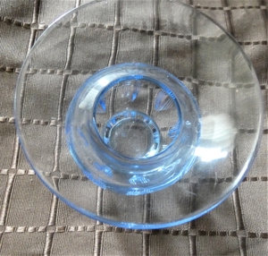 Glasväschen bleu / eingeschliffene Ornamente / ca. 70 Jahre alt Bild 3