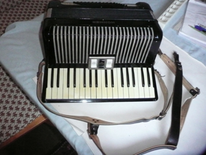 Hohner-Akkardeon Arietta I M, Type Piano, 34 Tasten, 72 Bässe, Bj. 1953-57,Hartschalen-Koffer Bild 2