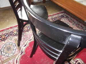 schwarze Thonet-Stühle Bild 6