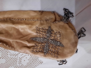 alte antike Geldkatze mit Perlenstickerei / Geldbeutel Bild 2