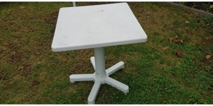 Tisch mit 4 Stühlen. Bild 2