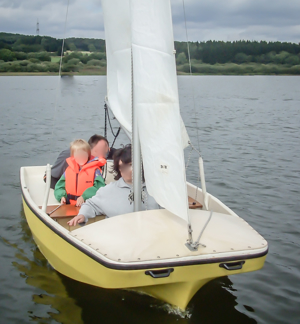 Wildflower Jolle Segelboot Slipwagen Außenborder