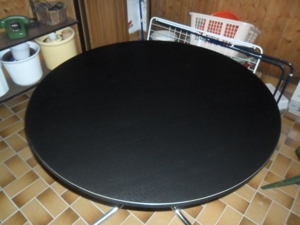 Tisch mit Metallfüßen Bild 2