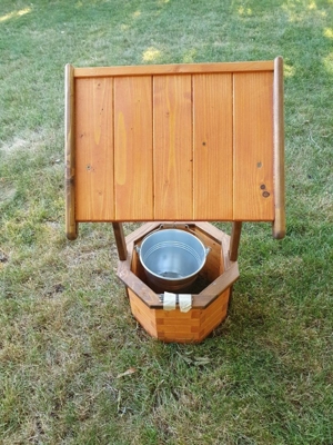 Handgefertigter Zierbrunnen, Brunnen, aus Holz. Inkl Eimer Bild 1