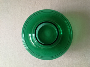 Glas-Vase in grüner Ufo-Form Bild 2