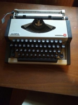 Olympia Koffer Schreibmaschinen Bild 4