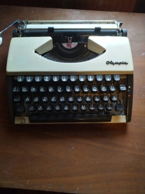 Olympia Koffer Schreibmaschinen Bild 1