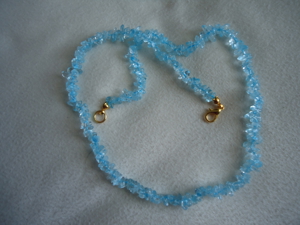 Hellblaue Splitterkette Damen