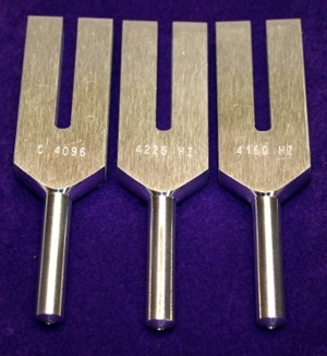 Engel-Stimmgabelset mit 3 Stimmgabeln mit Hammer