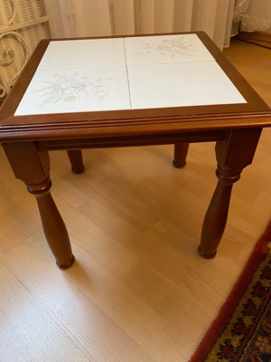 Tischchen (Massivholz) mit dezent gesetzten Fliesen - 36,5 cm x 36,5 cm x 34 cm Bild 2