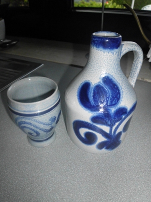 alter Krug und Becher Steingut?