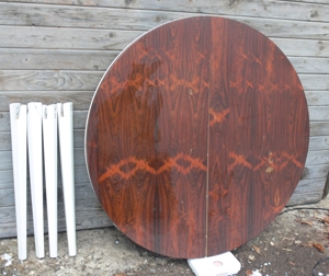Runder Holztisch, schönes rotbraunes Furnier, Ø110 cm, ausziehbar auf 160 cm Bild 1