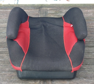 Kindersitzerhöhung 15-36 kg, rot/schwarz, gebraucht Bild 2