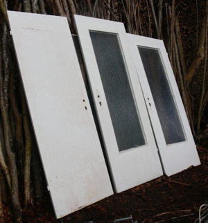 Welliges Glas von zwei Türen - Sichtschutz Bild 2