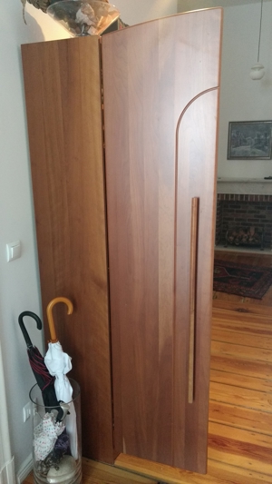 Schöner Garderobenschrank Bild 3
