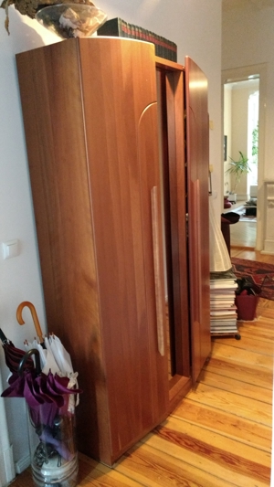 Schöner Garderobenschrank Bild 10