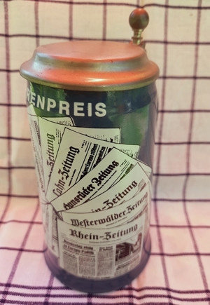alter Bierkrug mit Zinndeckel Ehrenpreis der Rheinzeitung Bild 1