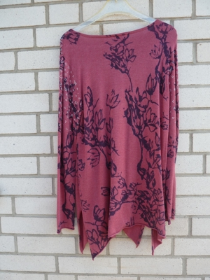 Longshirt, Shirt, lang, zipfelig, Farbe Beere mit Muster, Gr. S Bild 4