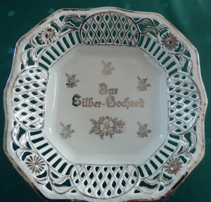 alte Schale / Durchbruchschale "Zur Silber-Hochzeit" ca. 24 x 24 cm - 692.1 Bild 1